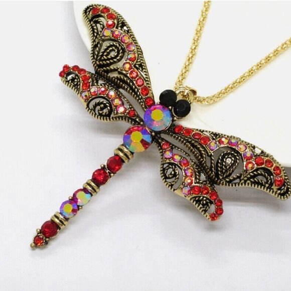 ♥️ Betsey Johnson stunning, sparkling red crystal dragonfly necklace ♥️ - Picture 4 of 4